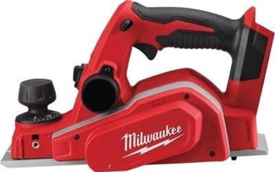 Test du rabot Milwaukee 18V 82 mm sans batterie ni chargeur
