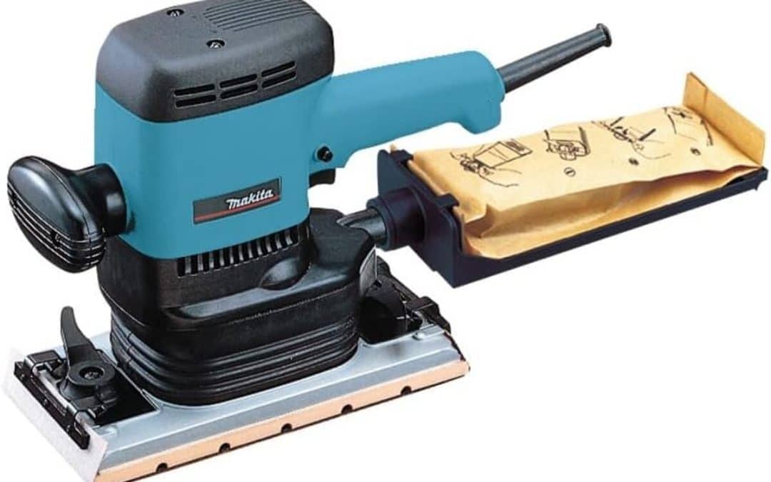 Test : ponceuse vibrante Makita 9046J 600W 115x280 en Makpac