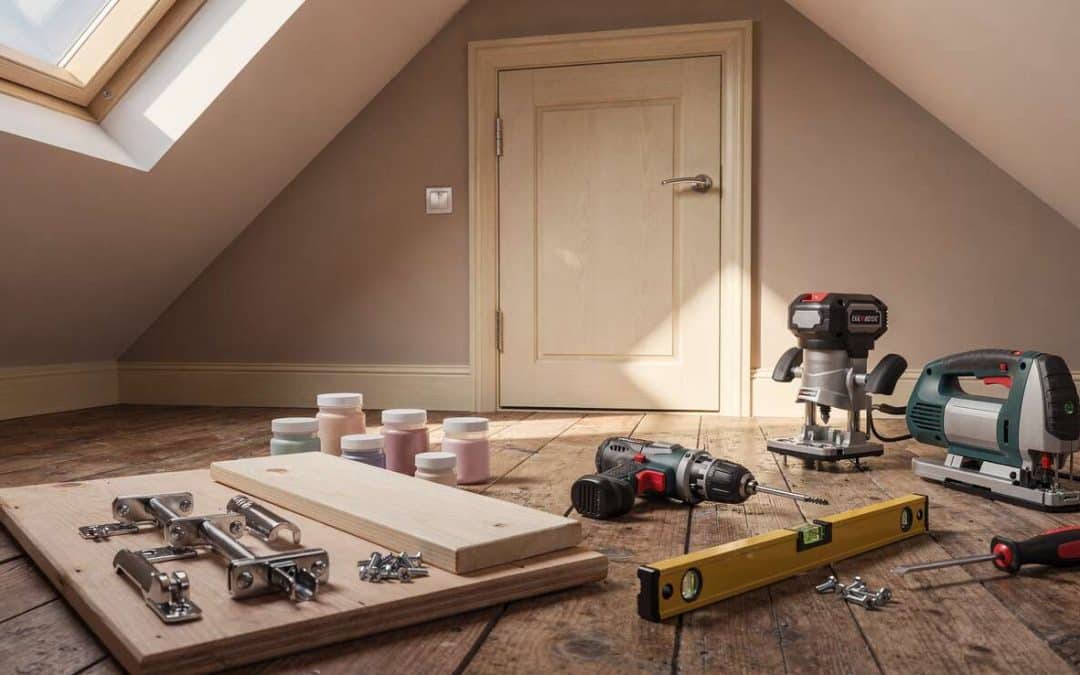 Réalisation et Pose d'une Petite Porte de Grenier : guide Pratique