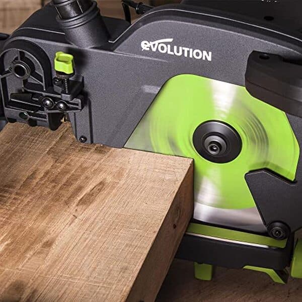 Découvrez notre test détaillé de la scie à onglet coulissante Evolution F255SMS 230 V: performances, avantages et verdict pour vos travaux de menuiserie. 