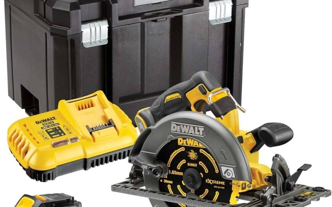 Test de la scie circulaire DeWalt DCS579T2 FlexVolt 54 V