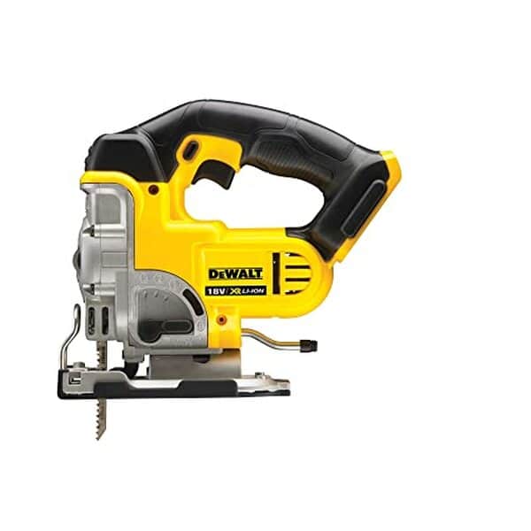 Découvrez notre test détaillé de la scie sauteuse DeWalt XR 18V : puissance, précision et qualité. Avis complet et performances pour vos projets de découpe.