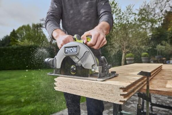 Découvrez notre test complet de la scie circulaire Ryobi RCS18BL-0 184mm 18V : caractéristiques, performances et avis d'utilisation pour bien choisir.