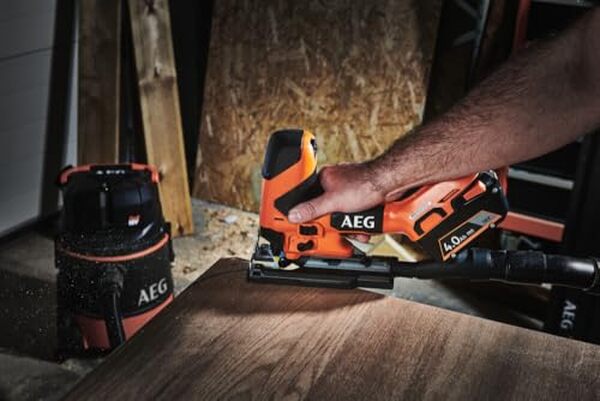 Découvrez notre test détaillé de la scie sauteuse AEG SUBCOMPACT 18V : performances, précision de coupe et ergonomie pour tous vos projets de bricolage.