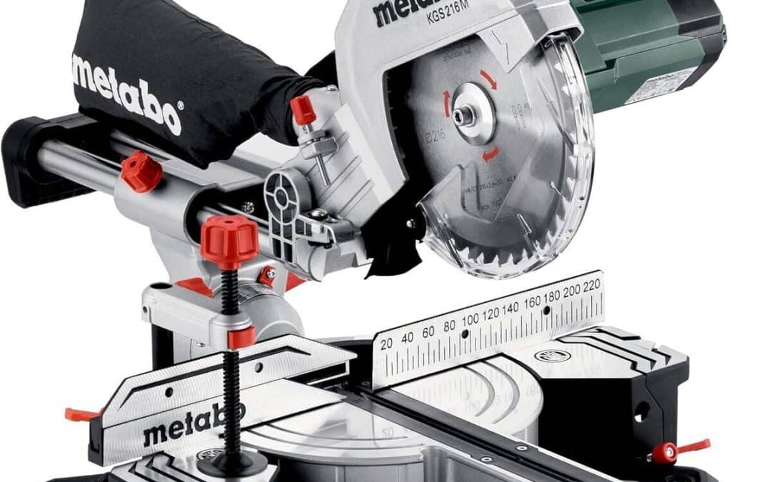 Test de la scie à onglets Metabo KGS 216 M