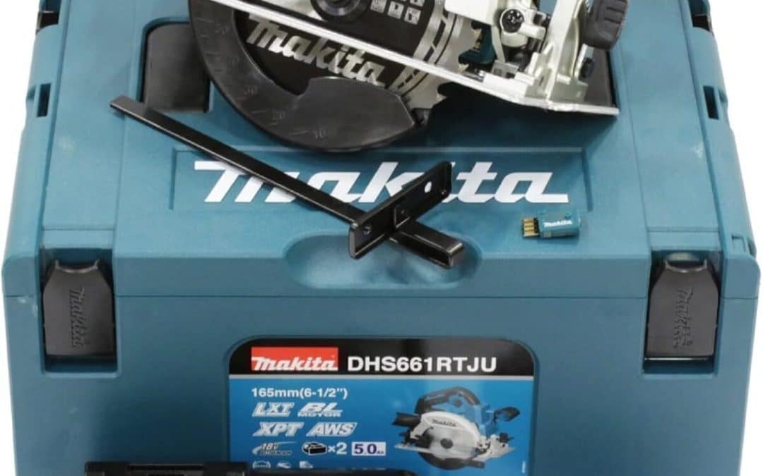 Test de la scie circulaire Makita DHS661RTJU
