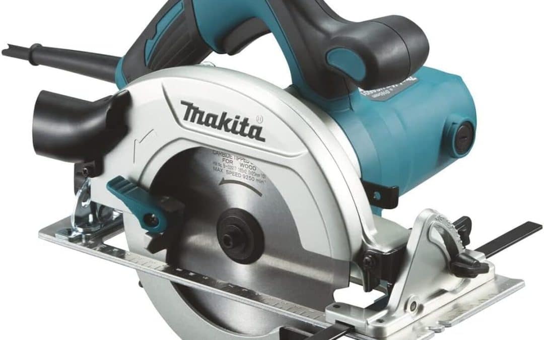 Test de la scie circulaire Makita HS6601J 1010 W