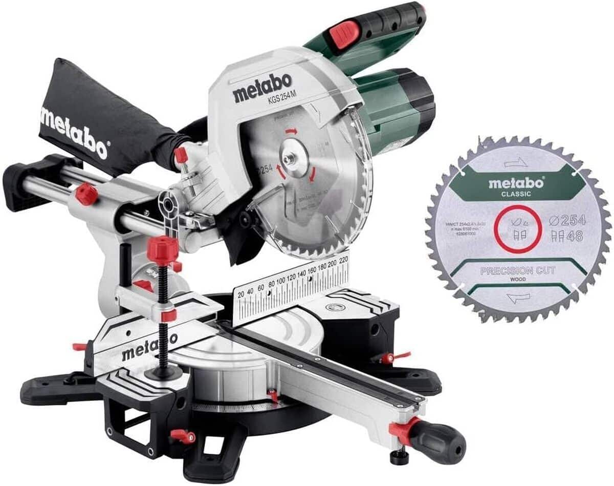 Test de la scie radiale Metabo KGS 254 M : précision et puissance