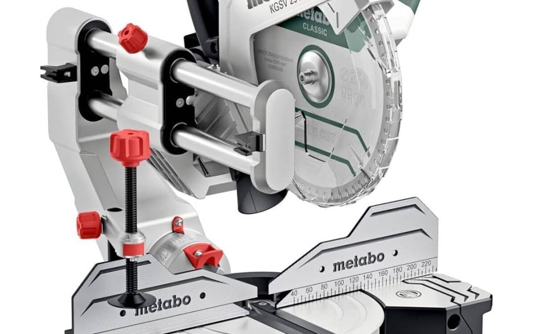 Test de la scie radiale metabo KGSV 254 MC : puissance et précision