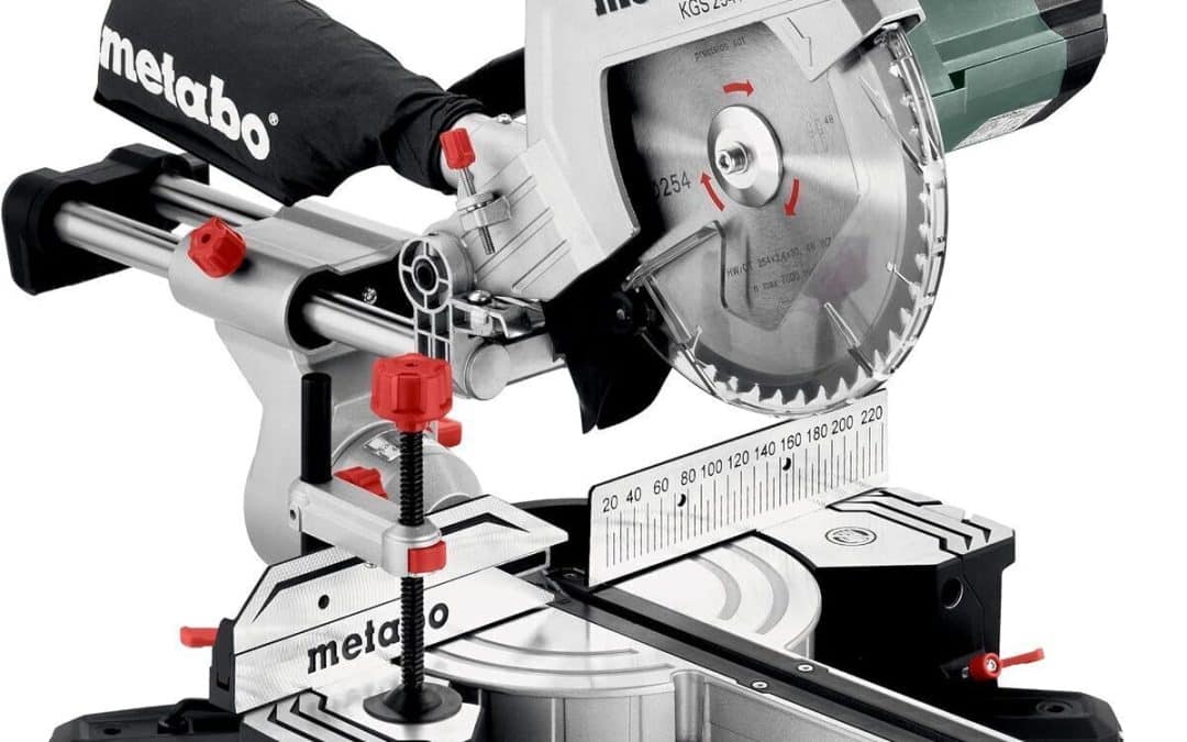 Test scie à onglets Metabo KGS 254 M : précision et performance
